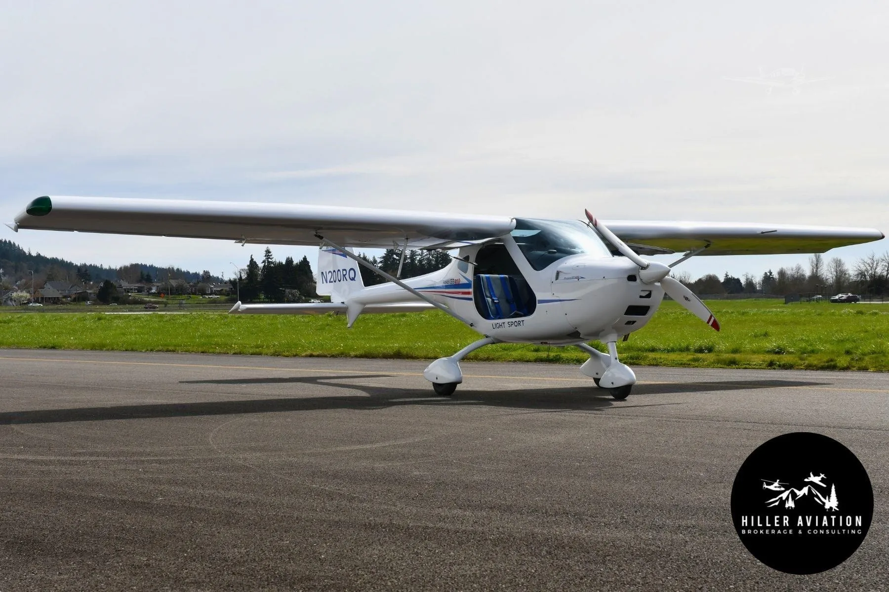 Exterior view of a 2007 REMOS G-3/600, N200RQ.