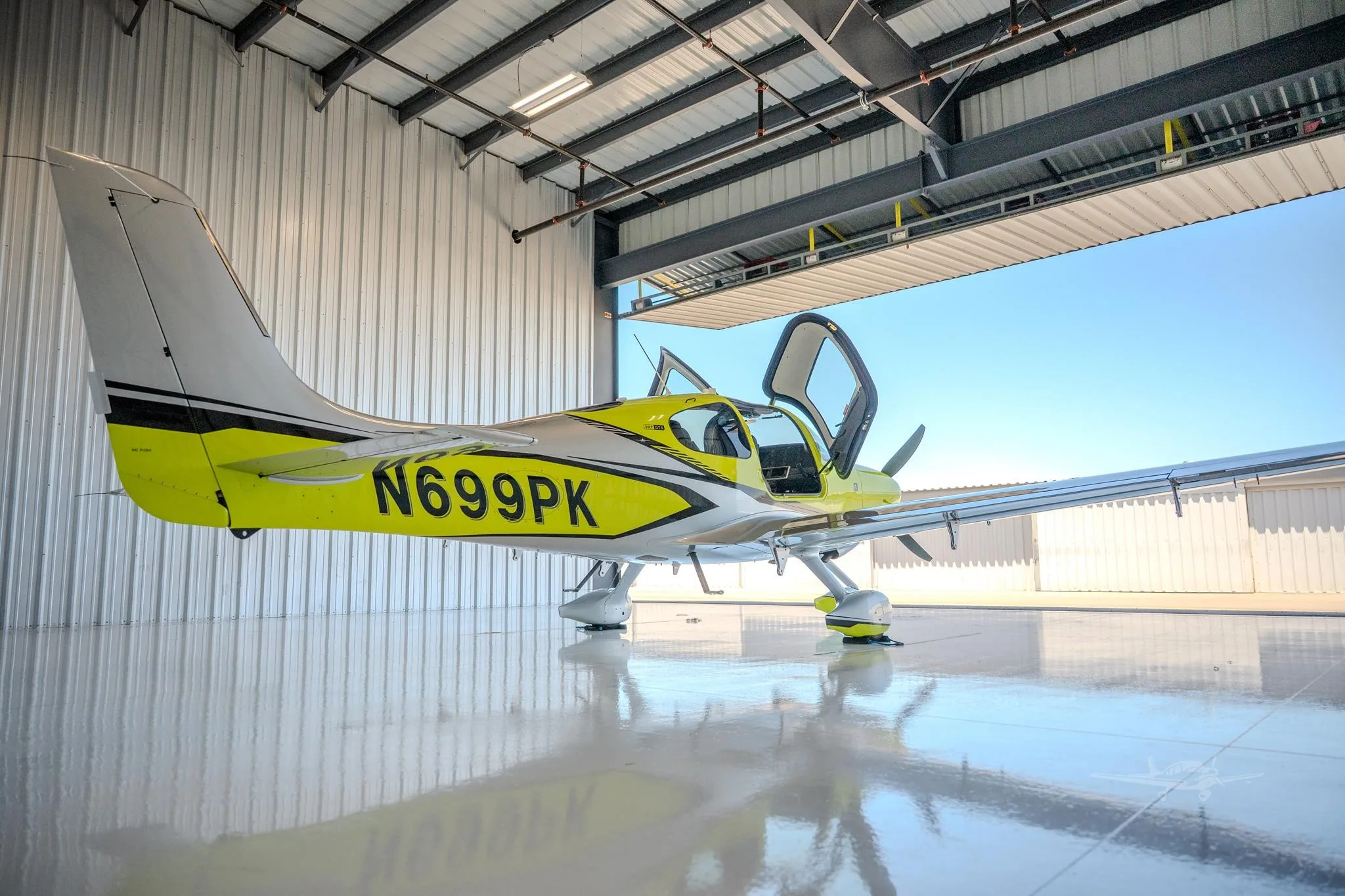 Exterior view of a 2024 CIRRUS SR22-G7 TURBO, N699PK.