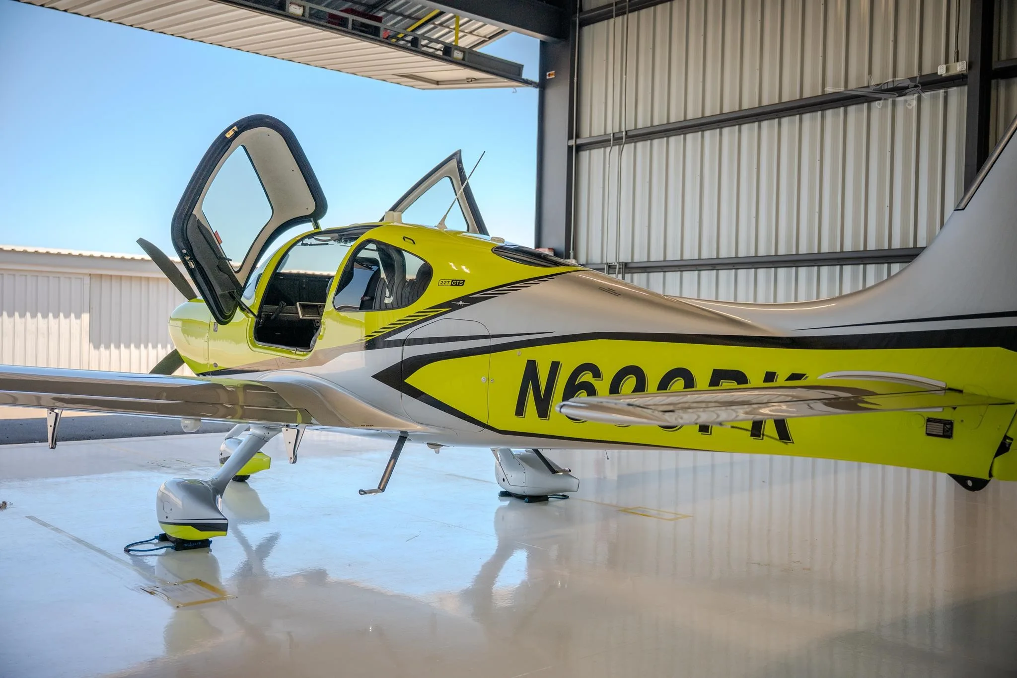 Exterior view of a 2024 CIRRUS SR22-G7 TURBO, N699PK.