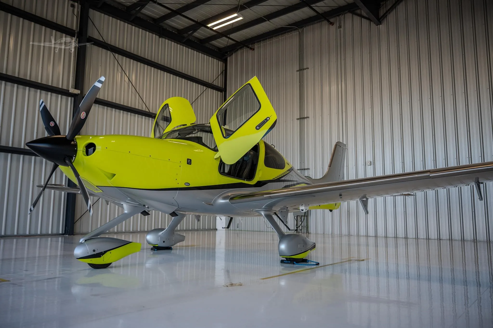 Exterior view of a 2024 CIRRUS SR22-G7 TURBO, N699PK.