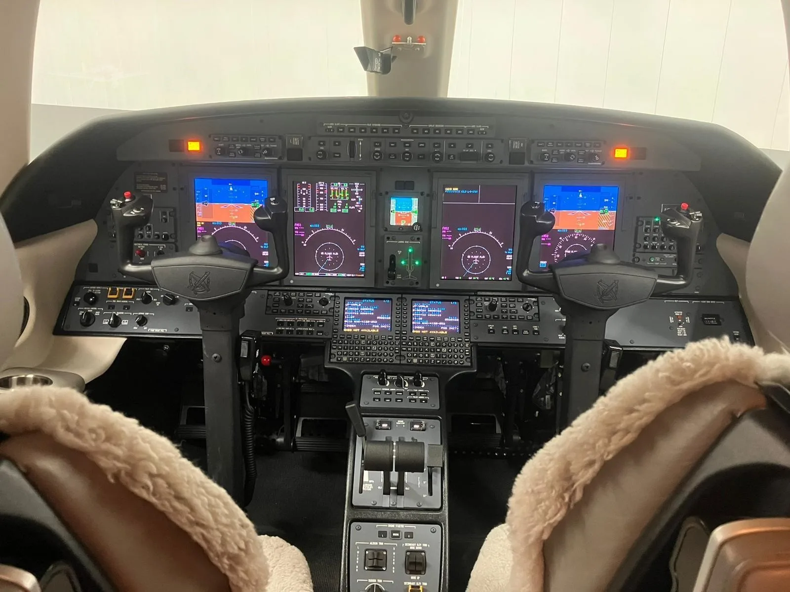 Cockpit and instrument panel of a 2022 CESSNA CITATION CJ4 GEN 2.