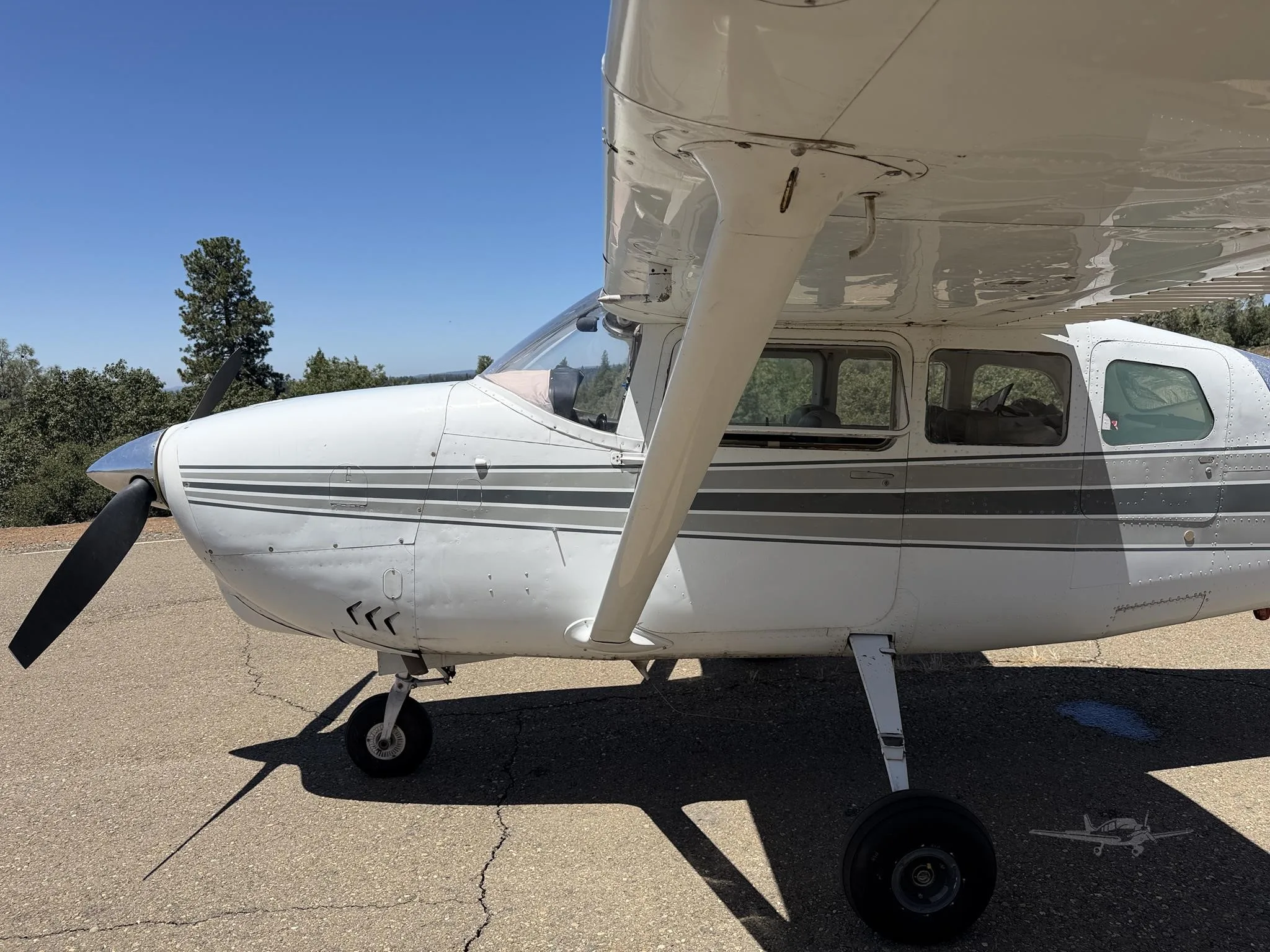 Exterior view of a 1965 CESSNA 210, N4977U.