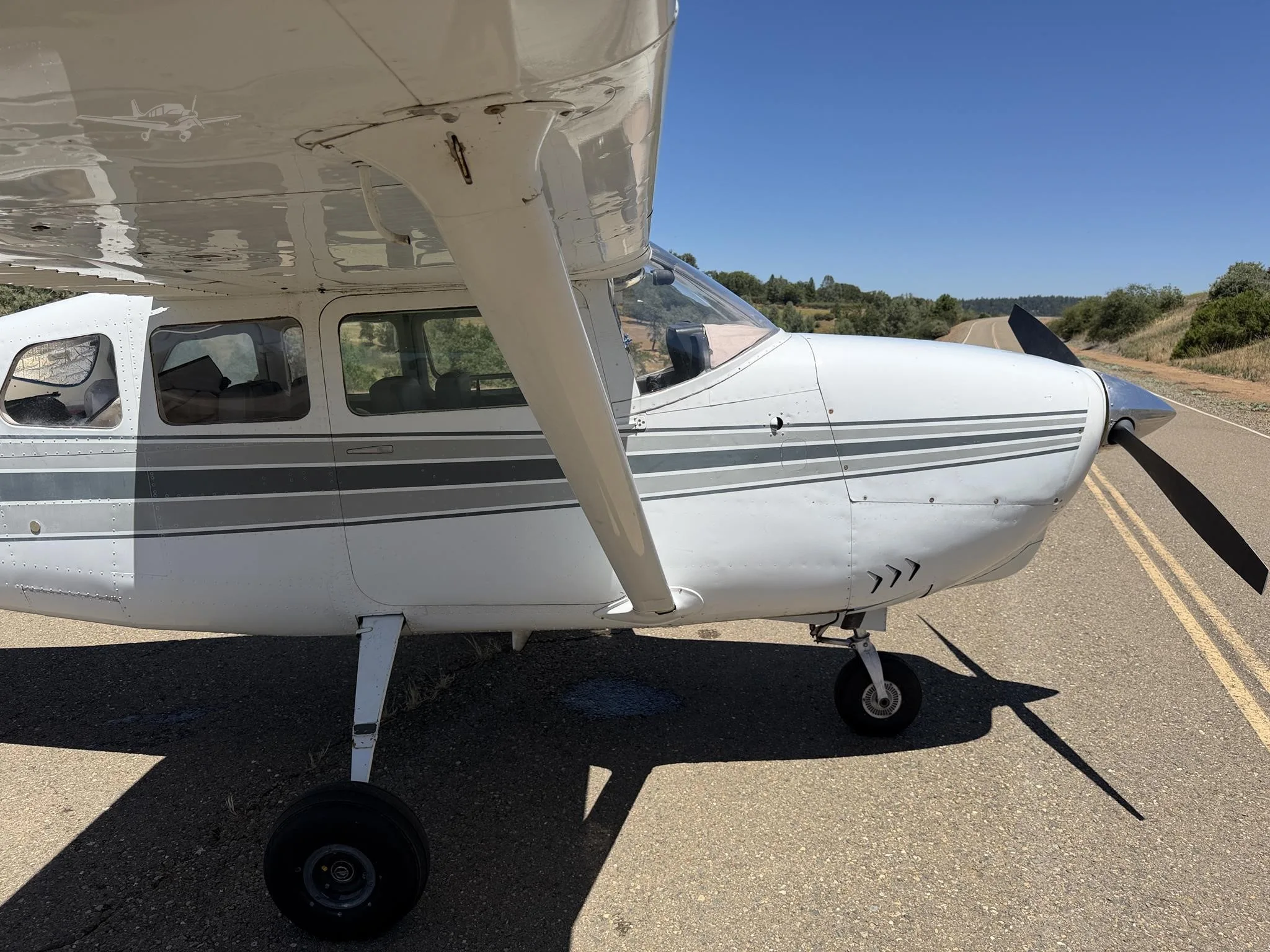 Exterior view of a 1965 CESSNA 210, N4977U.