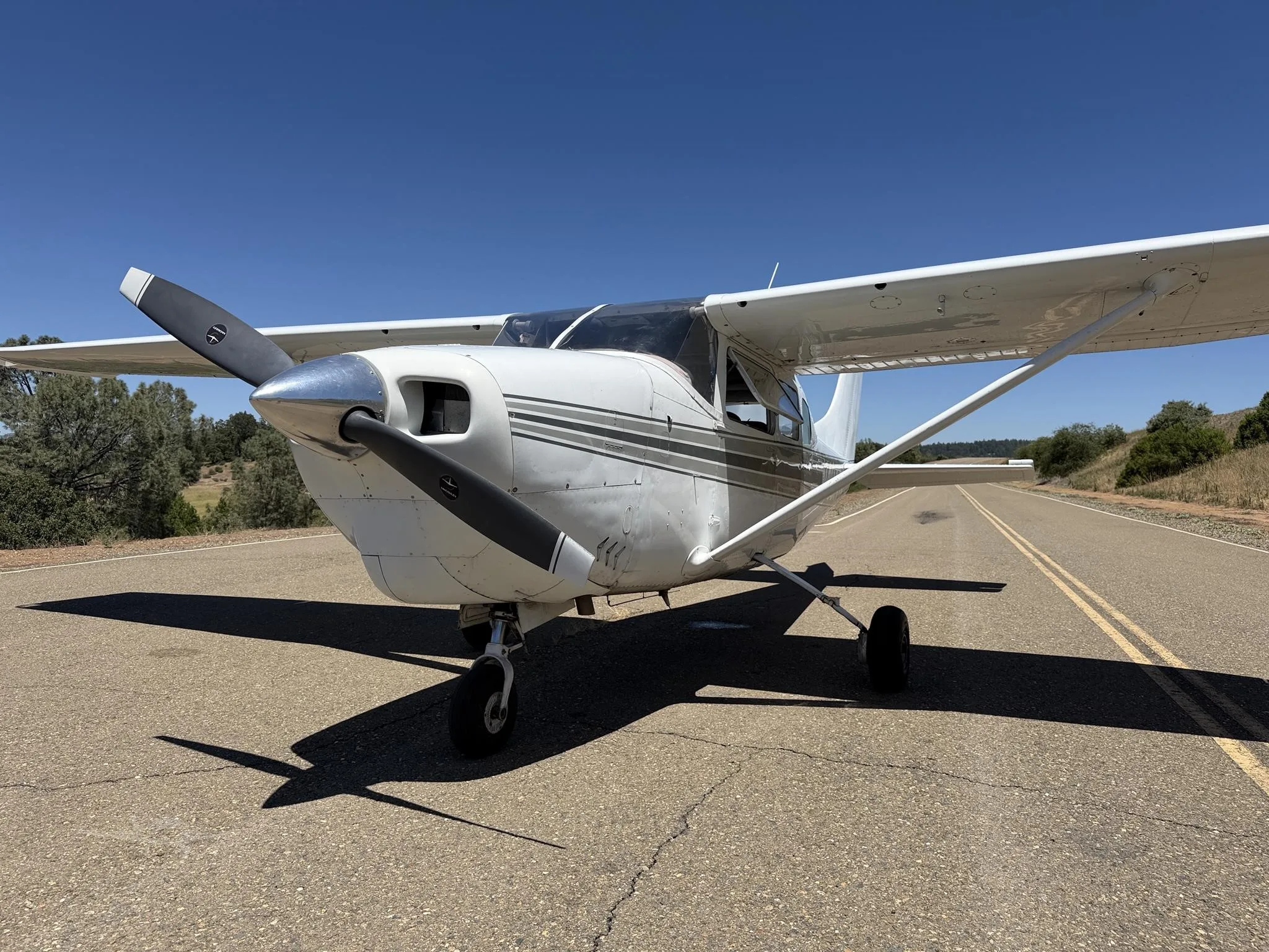 Exterior view of a 1965 CESSNA 210, N4977U.