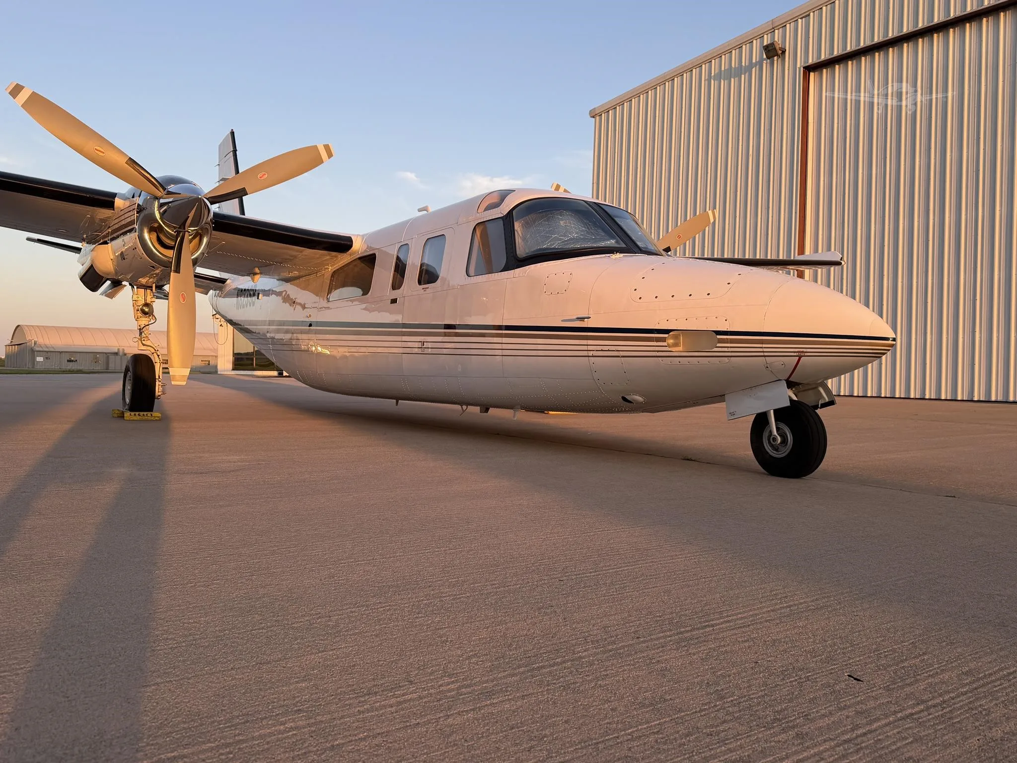1975 Commander 690A