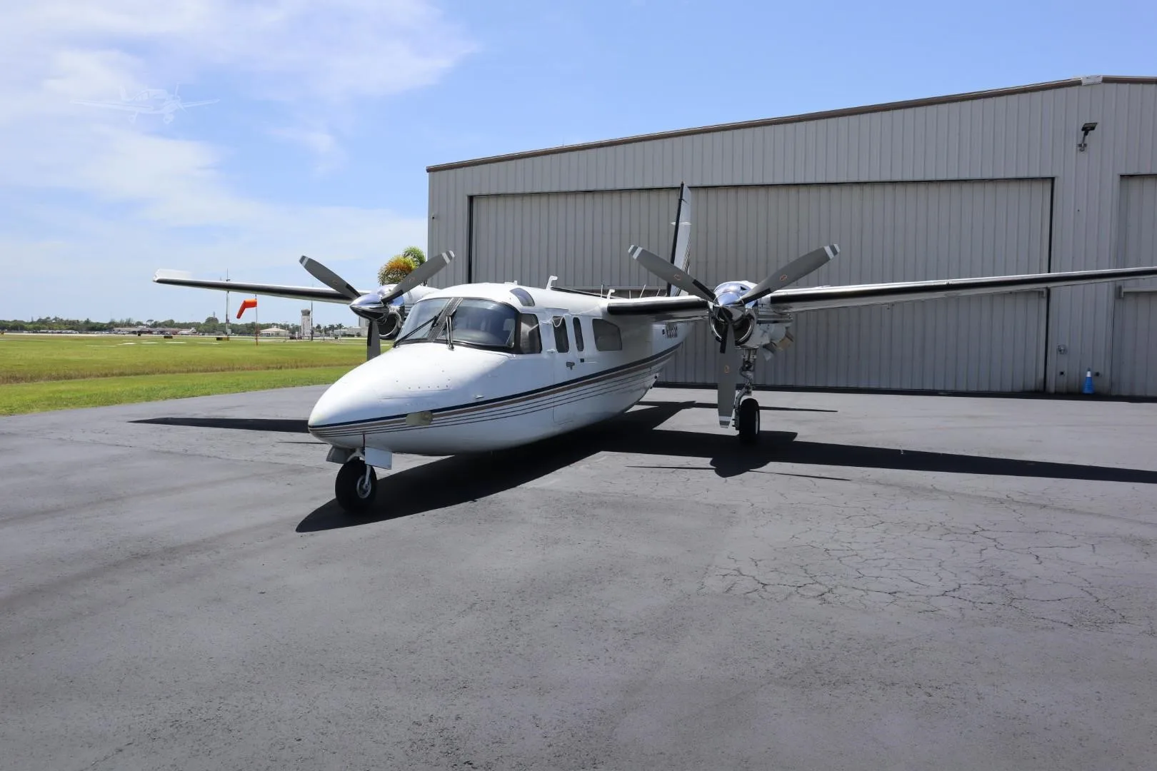 1975 COMMANDER 690A