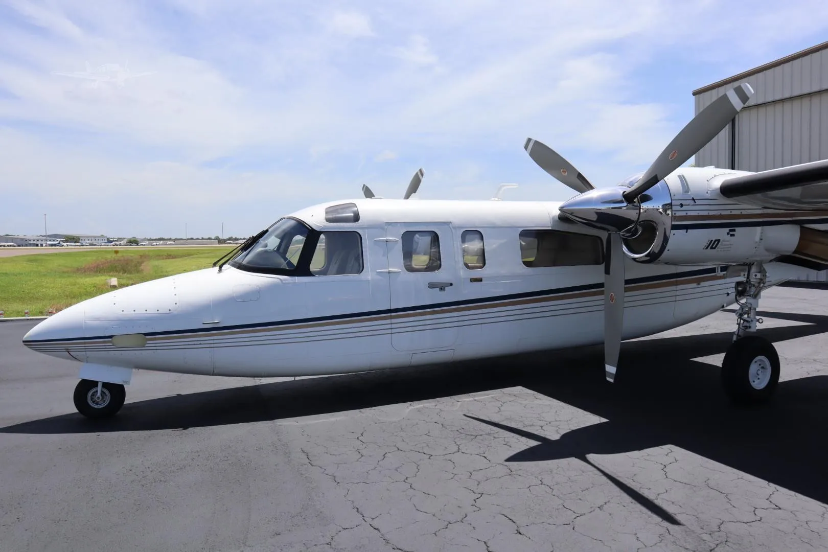 1975 Commander 690A
