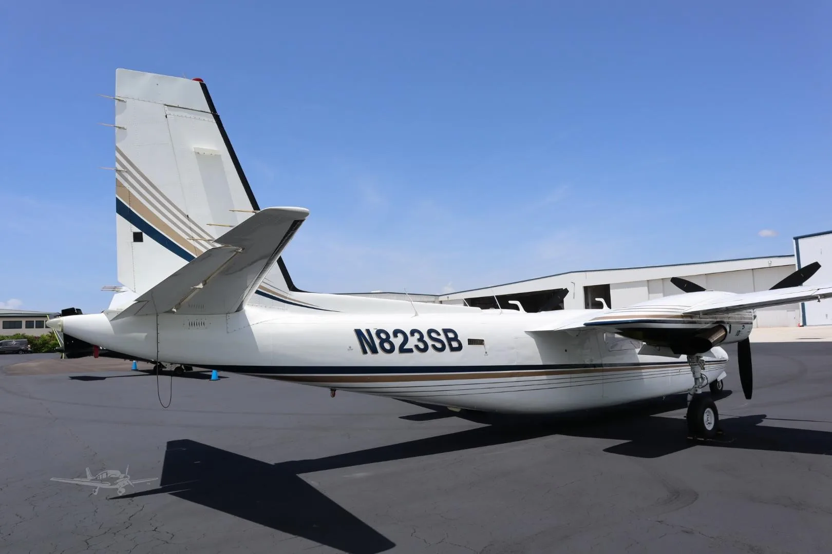 1975 Commander 690A