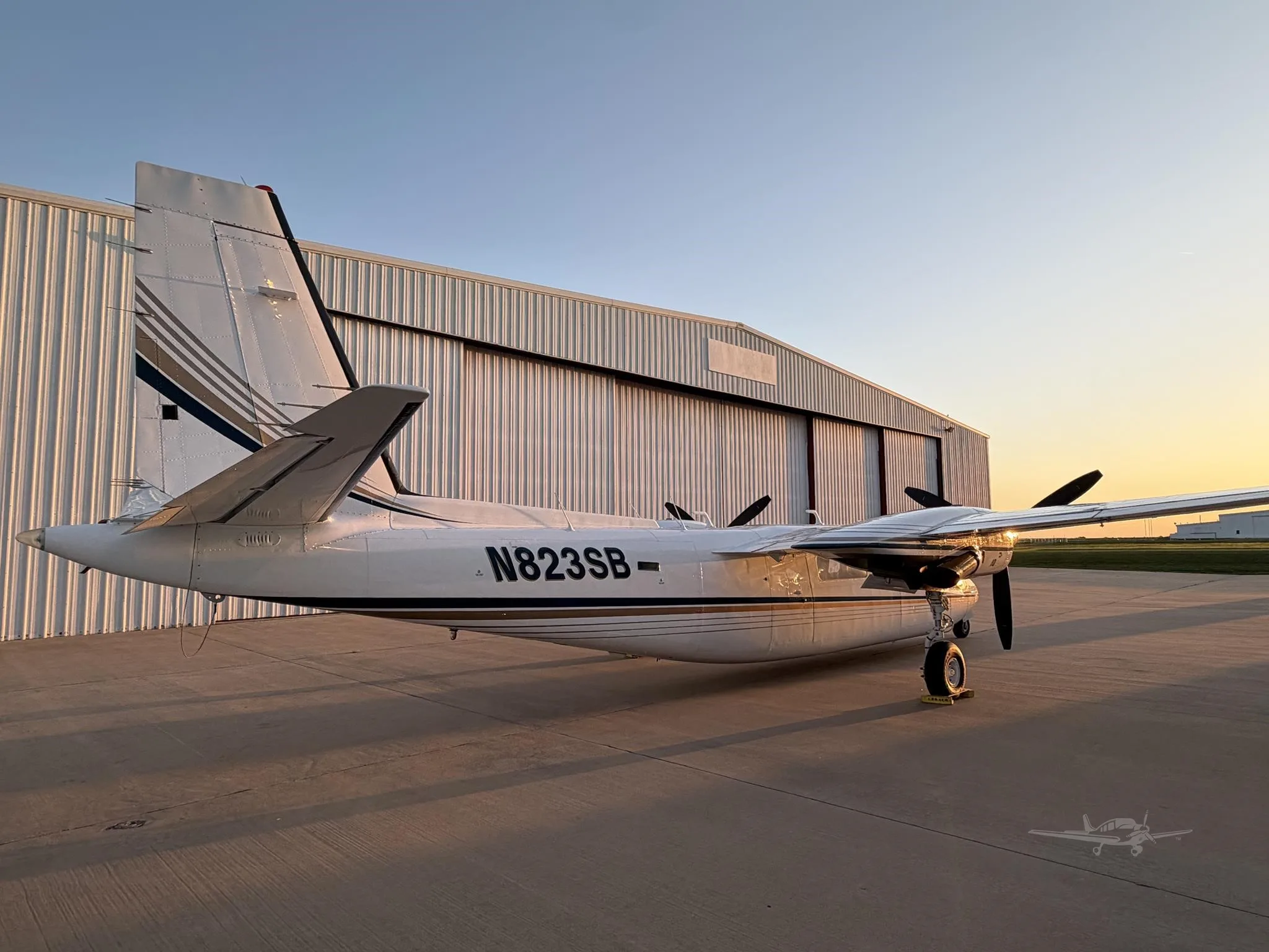 1975 Commander 690A