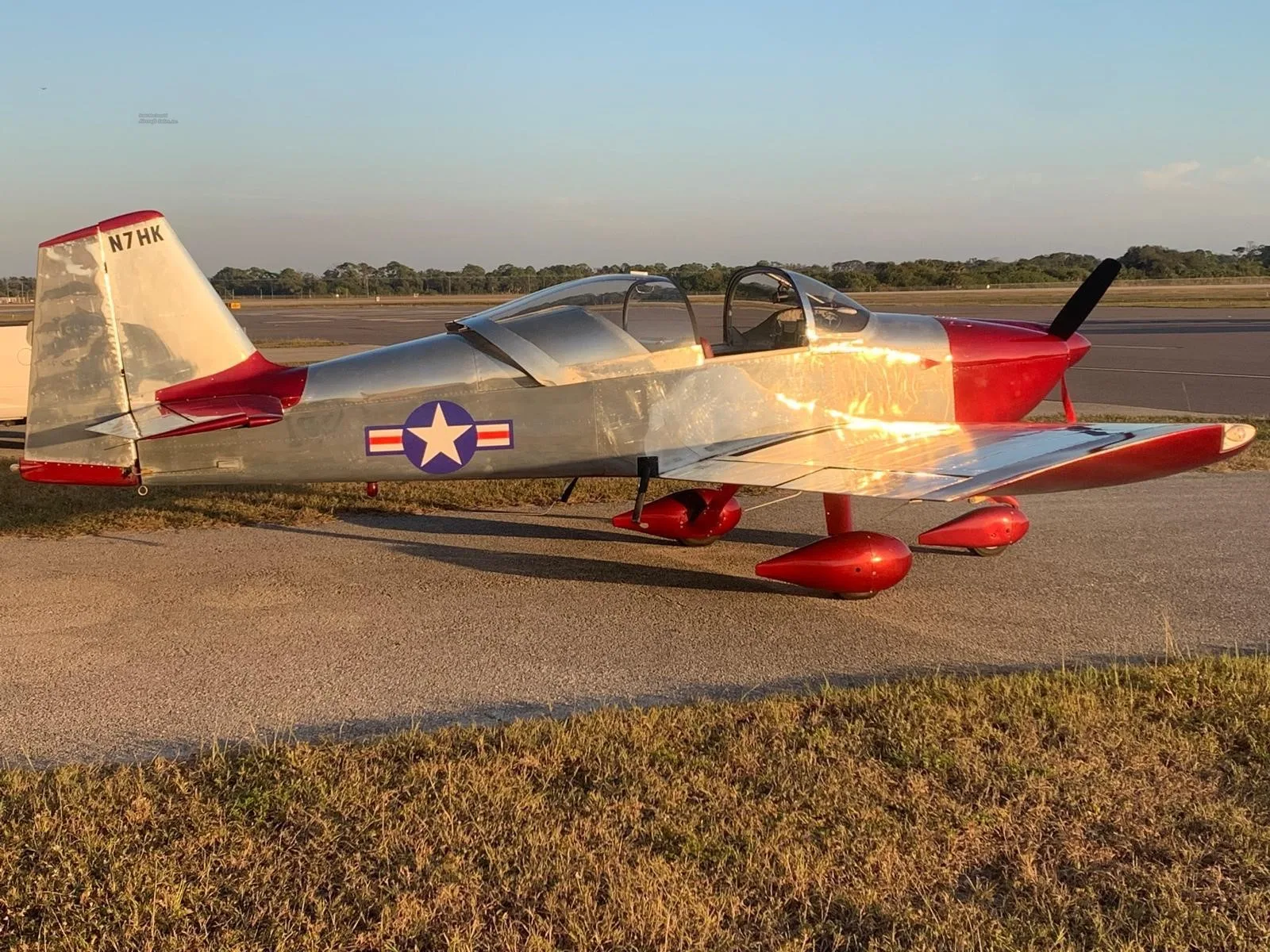 Exterior view of a 2000 VANS RV-6A, N7HK.