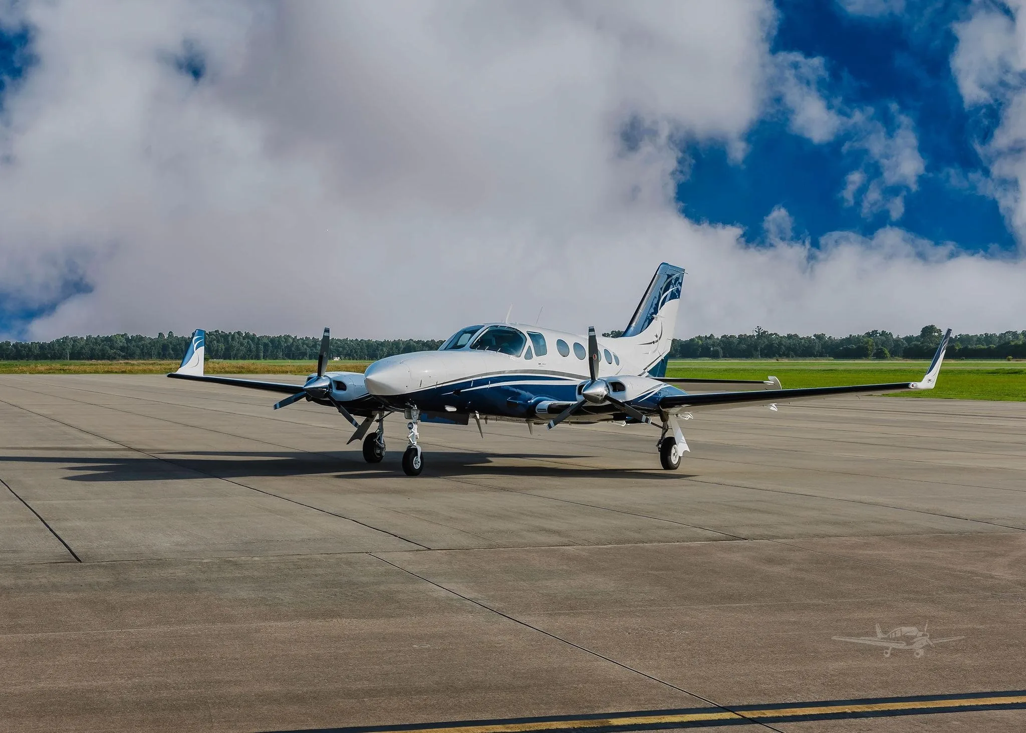 Exterior view of a 1980 CESSNA 414A, N72KG.