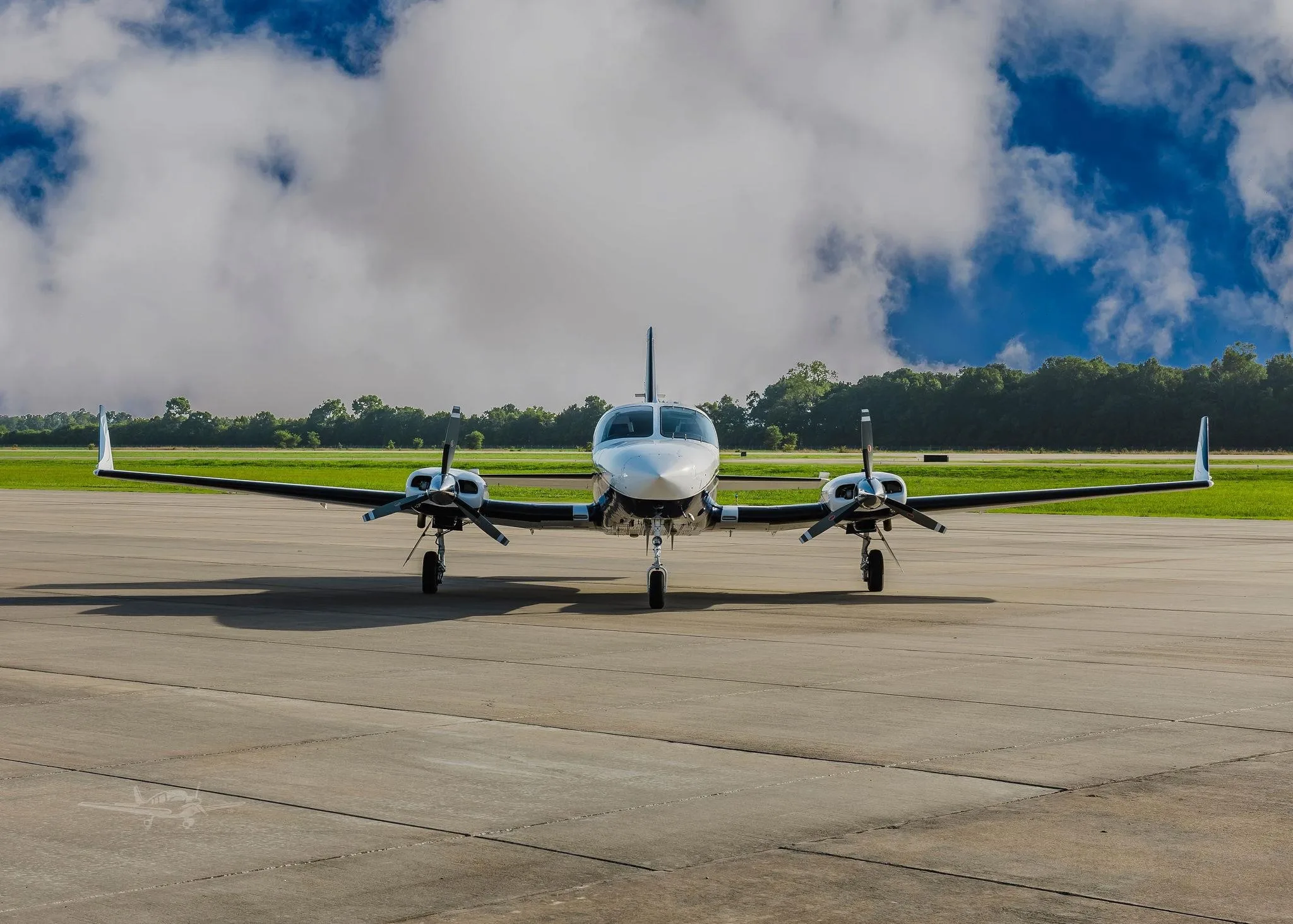 Exterior view of a 1980 CESSNA 414A, N72KG.