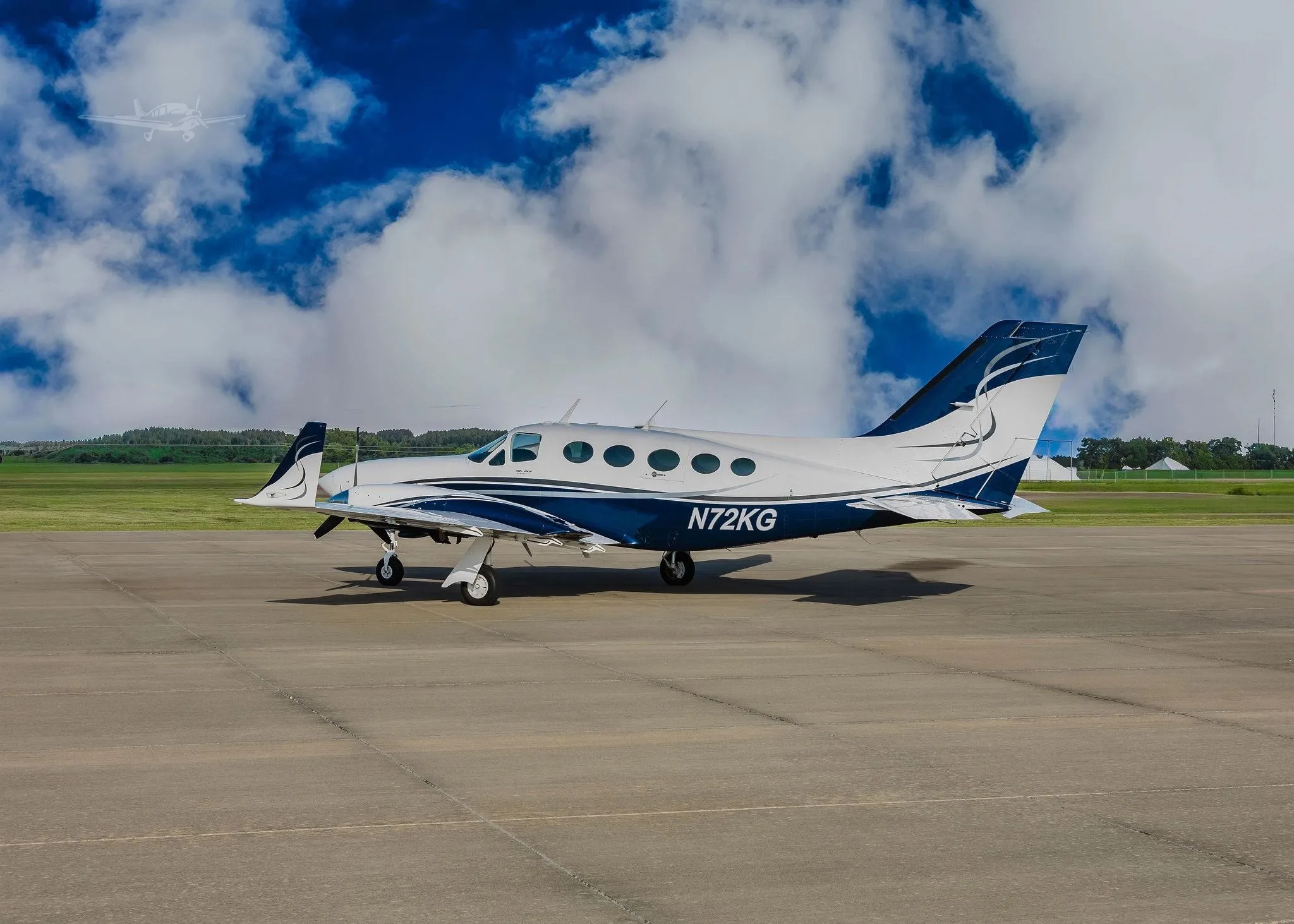 Exterior view of a 1980 CESSNA 414A, N72KG.