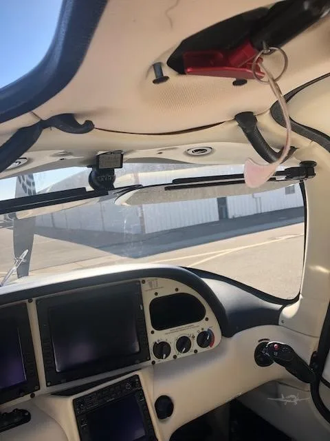 Avionics suite of a 2006 CIRRUS SR22-G2.
