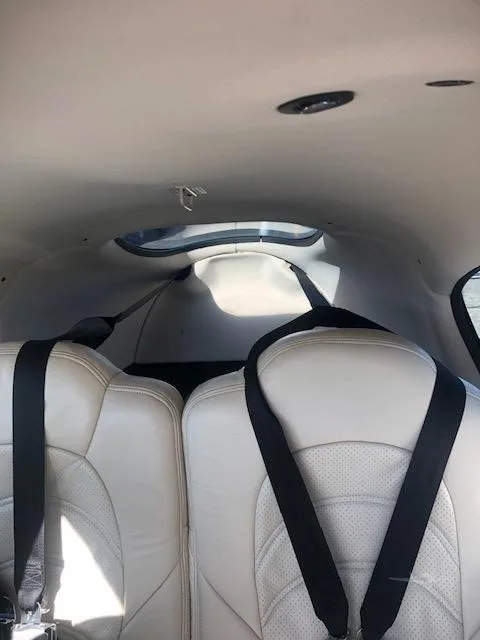 Cabin interior of a 2006 CIRRUS SR22-G2.