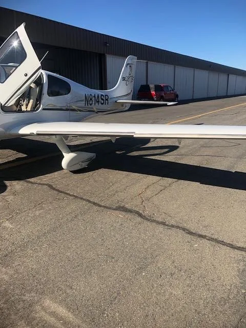 Exterior view of a 2006 CIRRUS SR22-G2, N814SR.
