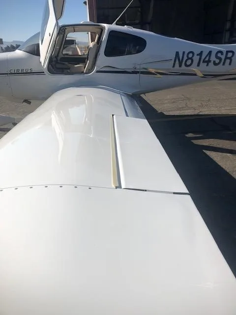Exterior view of a 2006 CIRRUS SR22-G2, N814SR.