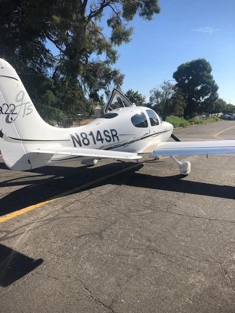 Exterior view of a 2006 CIRRUS SR22-G2, N814SR.