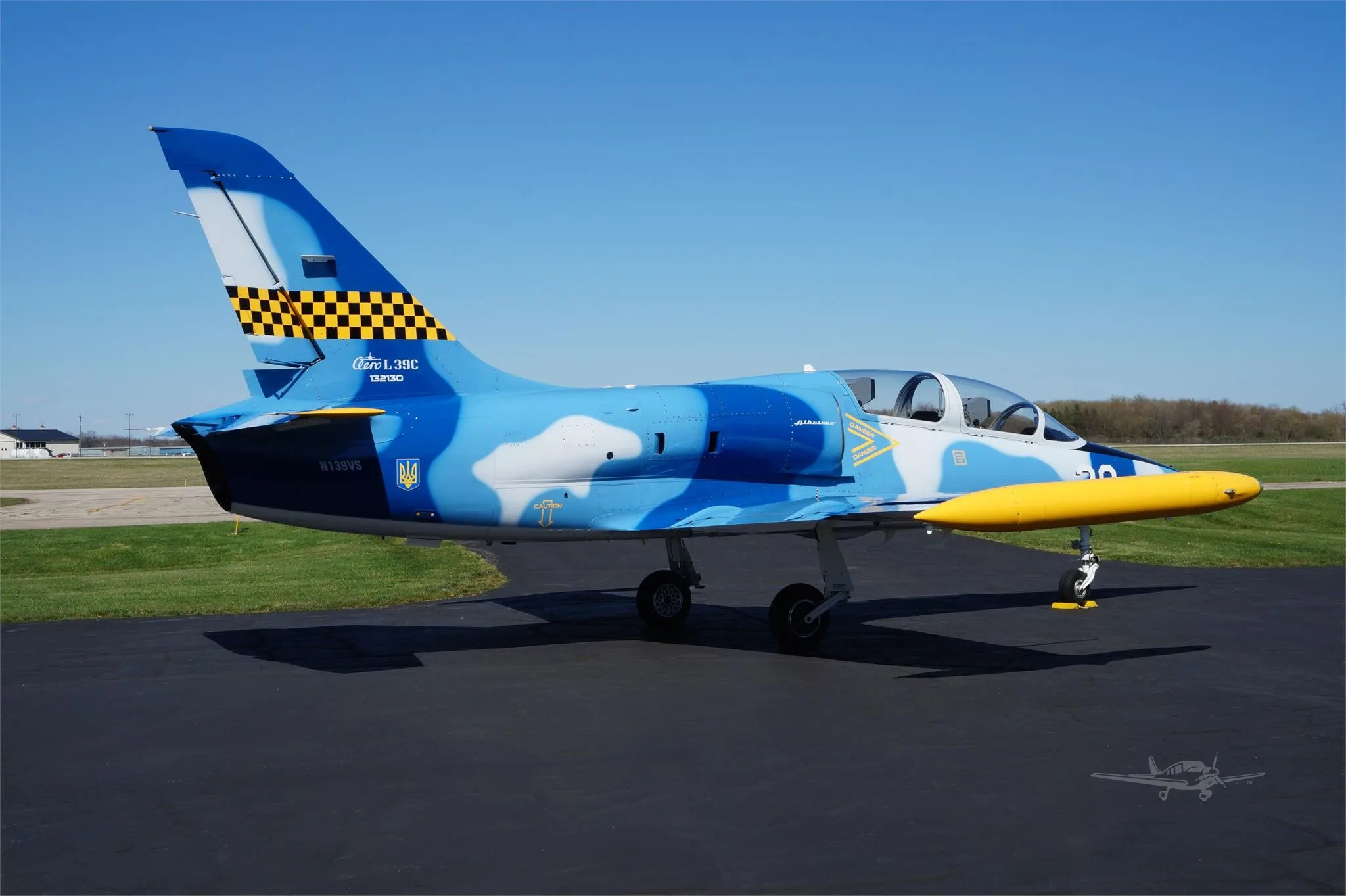 Exterior view of a 1981 AERO L-39C ALBATROS, N139VS.