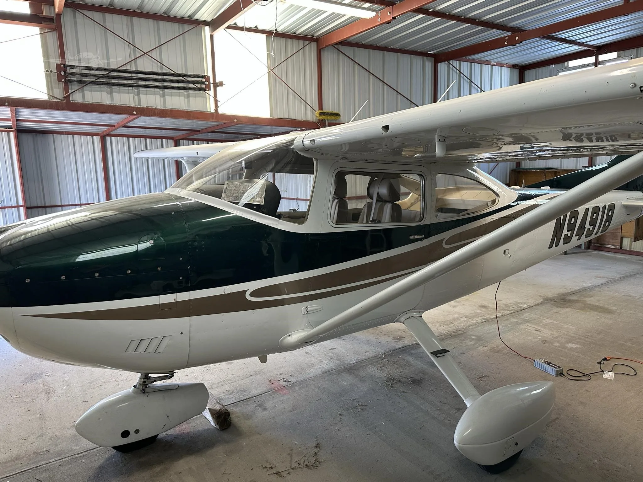 Exterior view of a 1978 CESSNA 182Q SKYLANE, N94918.