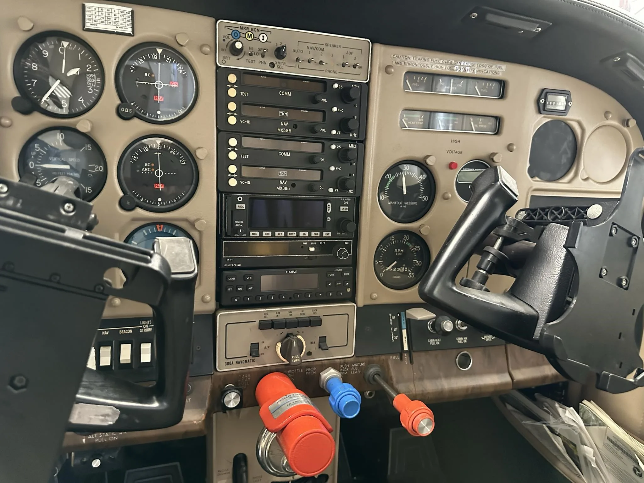 Cockpit and instrument panel of a 1978 CESSNA 182Q SKYLANE.