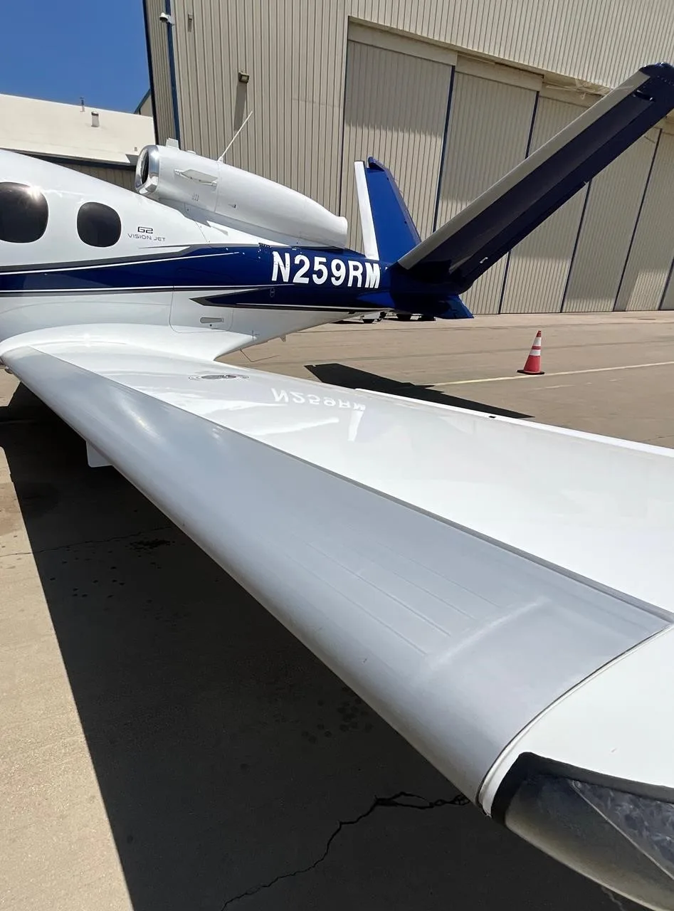 Exterior view of a 2021 CIRRUS VISION SF50-G2, N259RM.