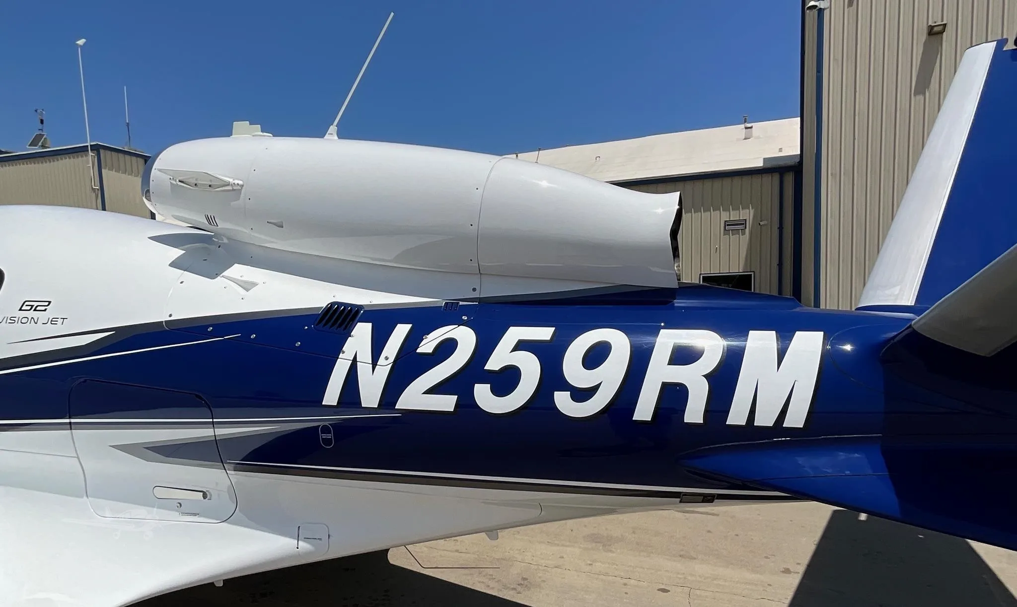 Exterior view of a 2021 CIRRUS VISION SF50-G2, N259RM.