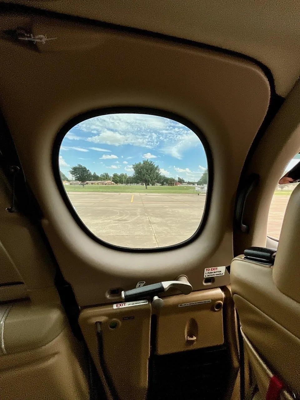 Exterior view of a 2021 CIRRUS VISION SF50-G2, N259RM.