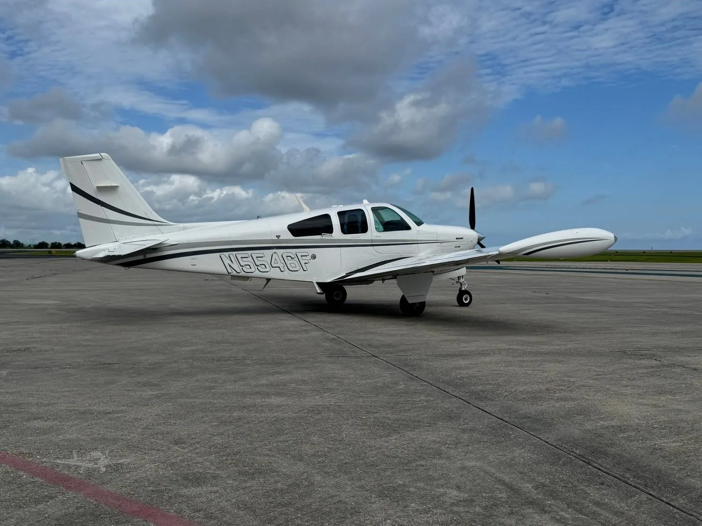 Exterior view of a 1989 BEECHCRAFT F33A BONANZA, N5546F.
