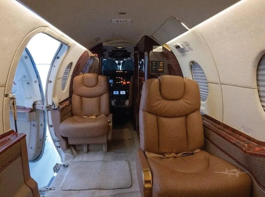 Cabin interior of a 1999 BEECHCRAFT BEECHJET 400A.