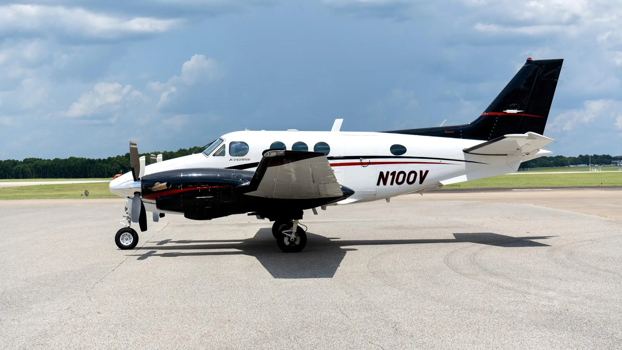 Exterior view of a 1978 BEECHCRAFT KING AIR C90, N100V.