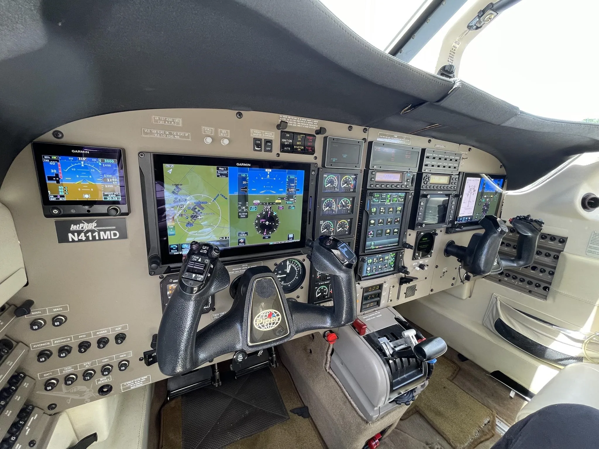 Cockpit and instrument panel of a 2000 PIPER JETPROP.