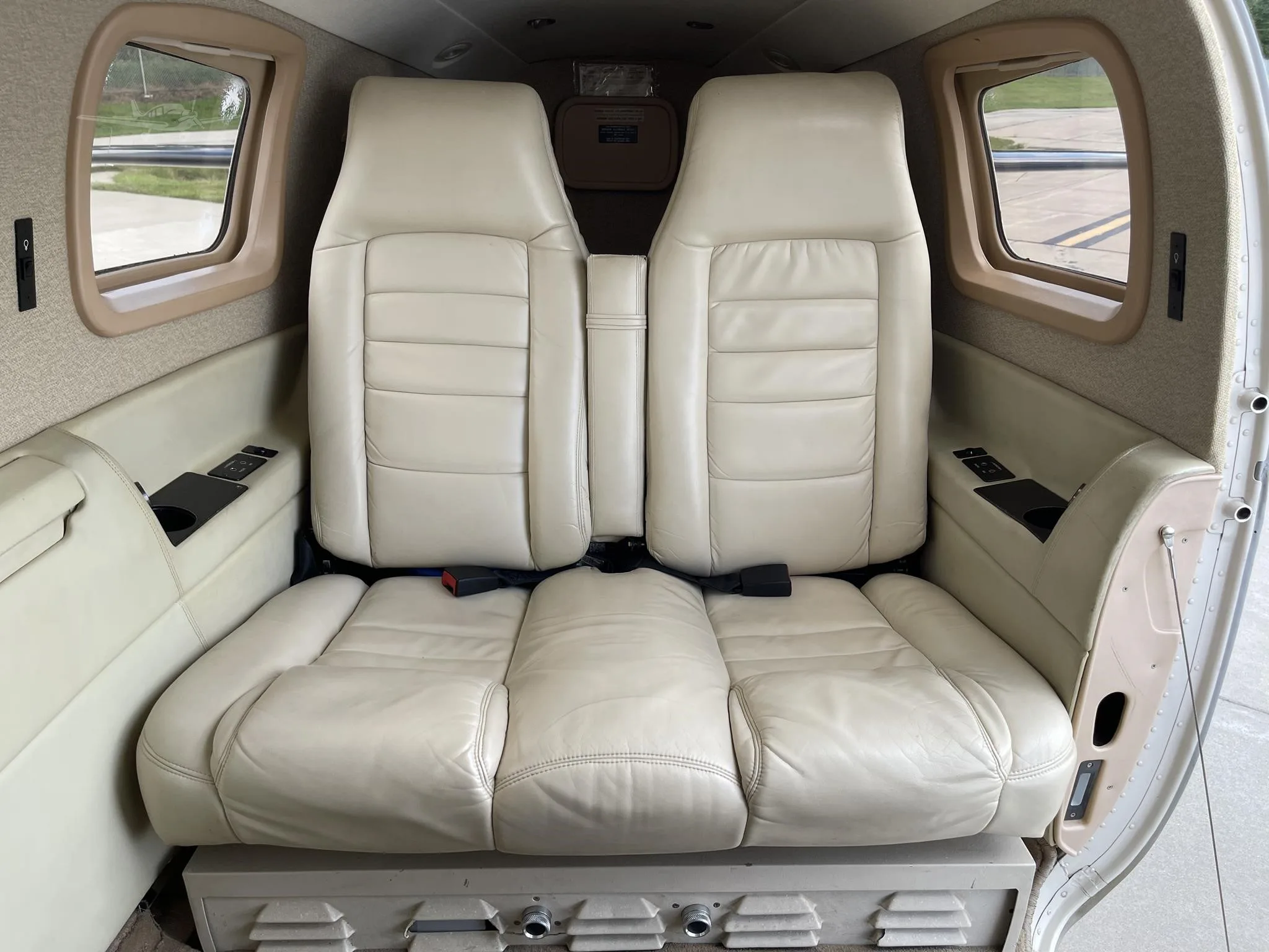 Cabin interior of a 2000 PIPER JETPROP.