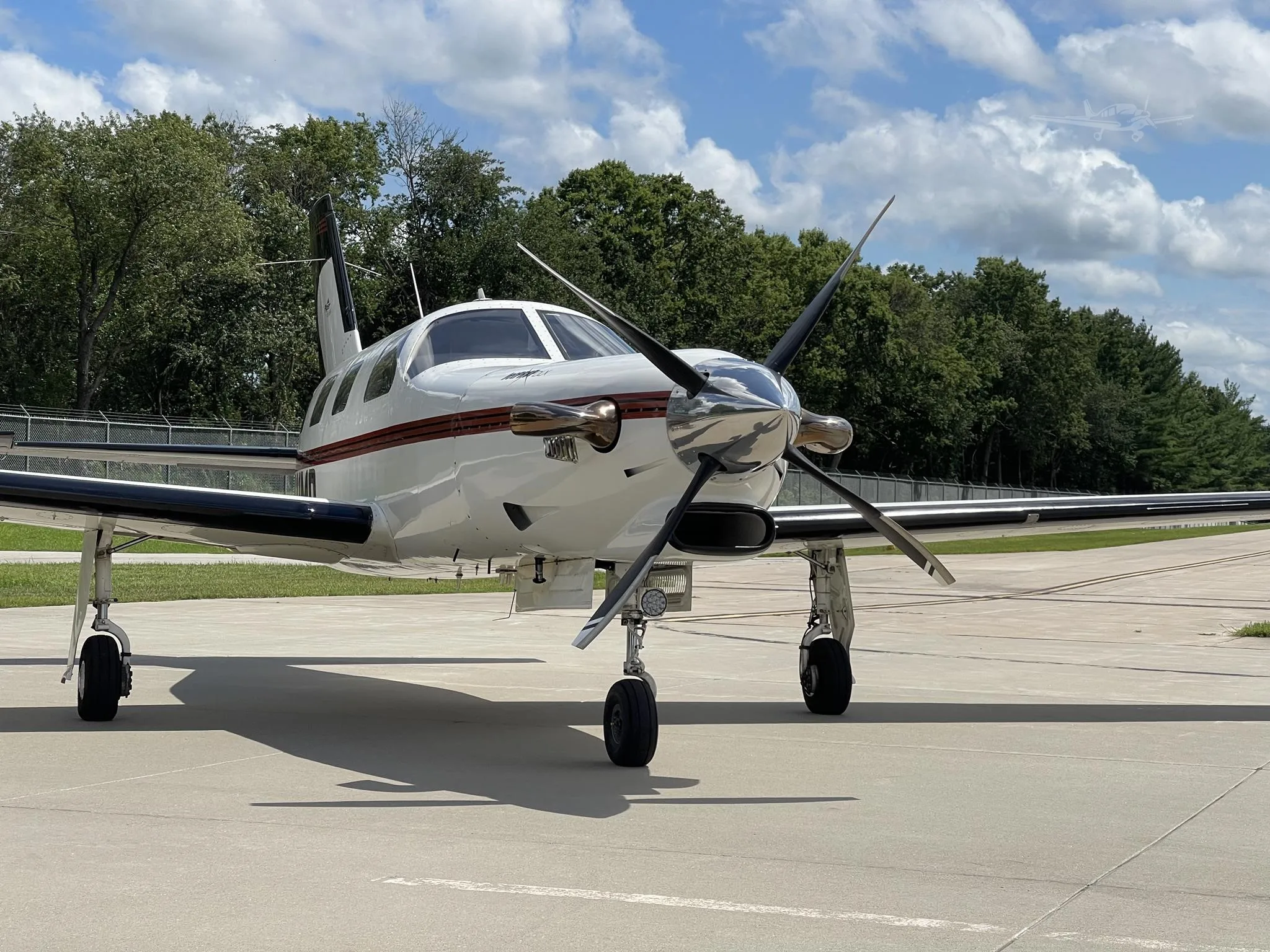 Exterior view of a 2000 PIPER JETPROP, N411MD.
