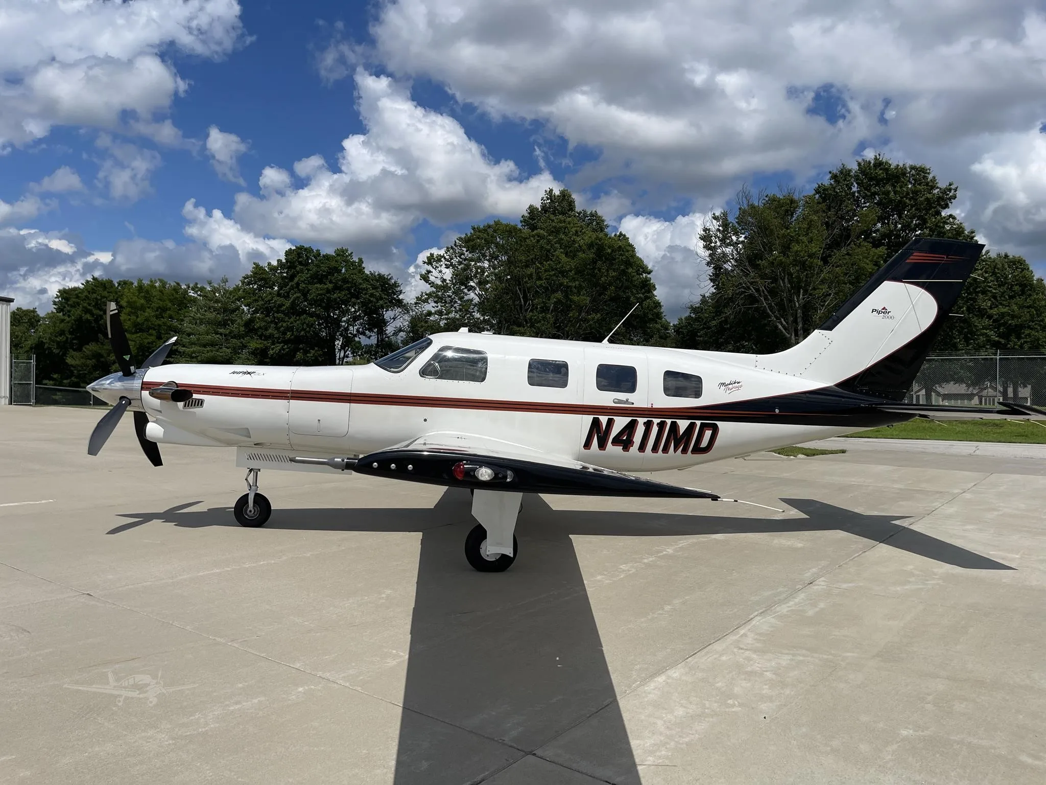 Exterior view of a 2000 PIPER JETPROP, N411MD.