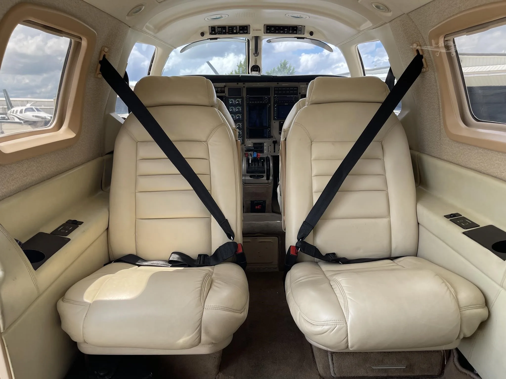 Cabin interior of a 2000 PIPER JETPROP.
