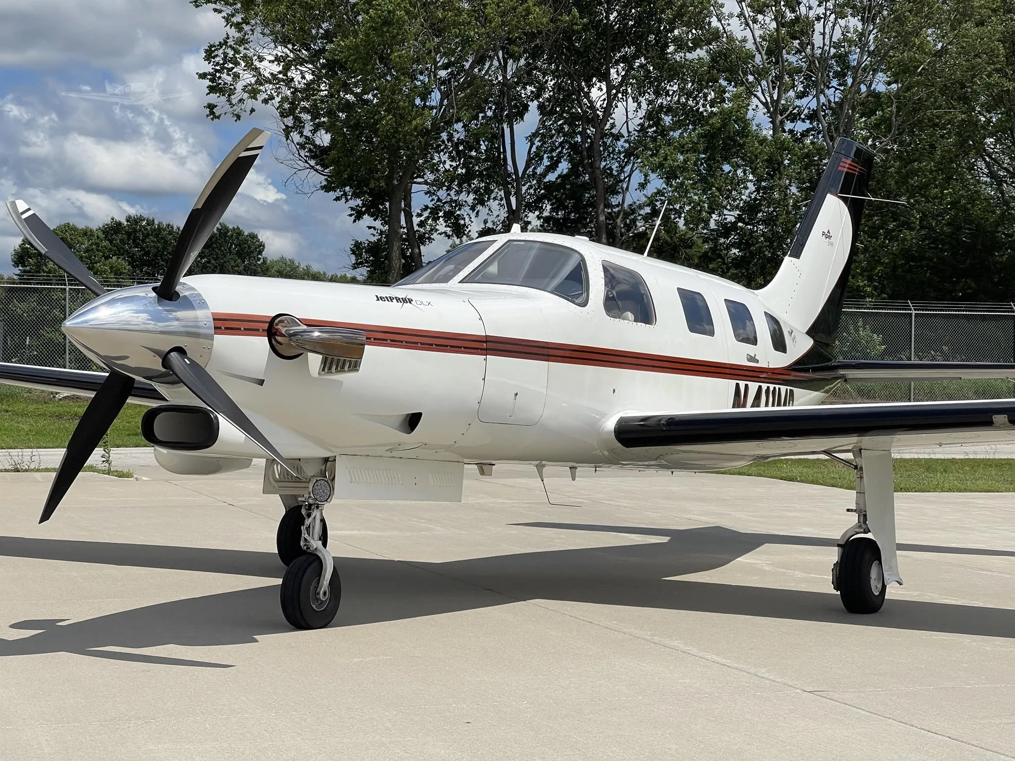 Exterior view of a 2000 PIPER JETPROP, N411MD.