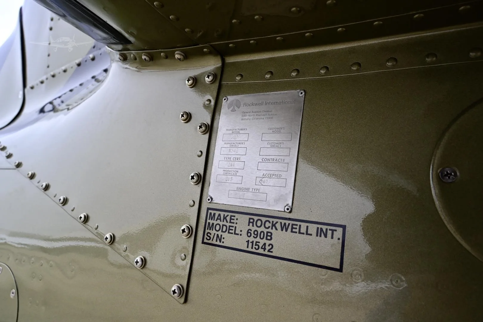 Cockpit and instrument panel of a 1979 COMMANDER 690B.