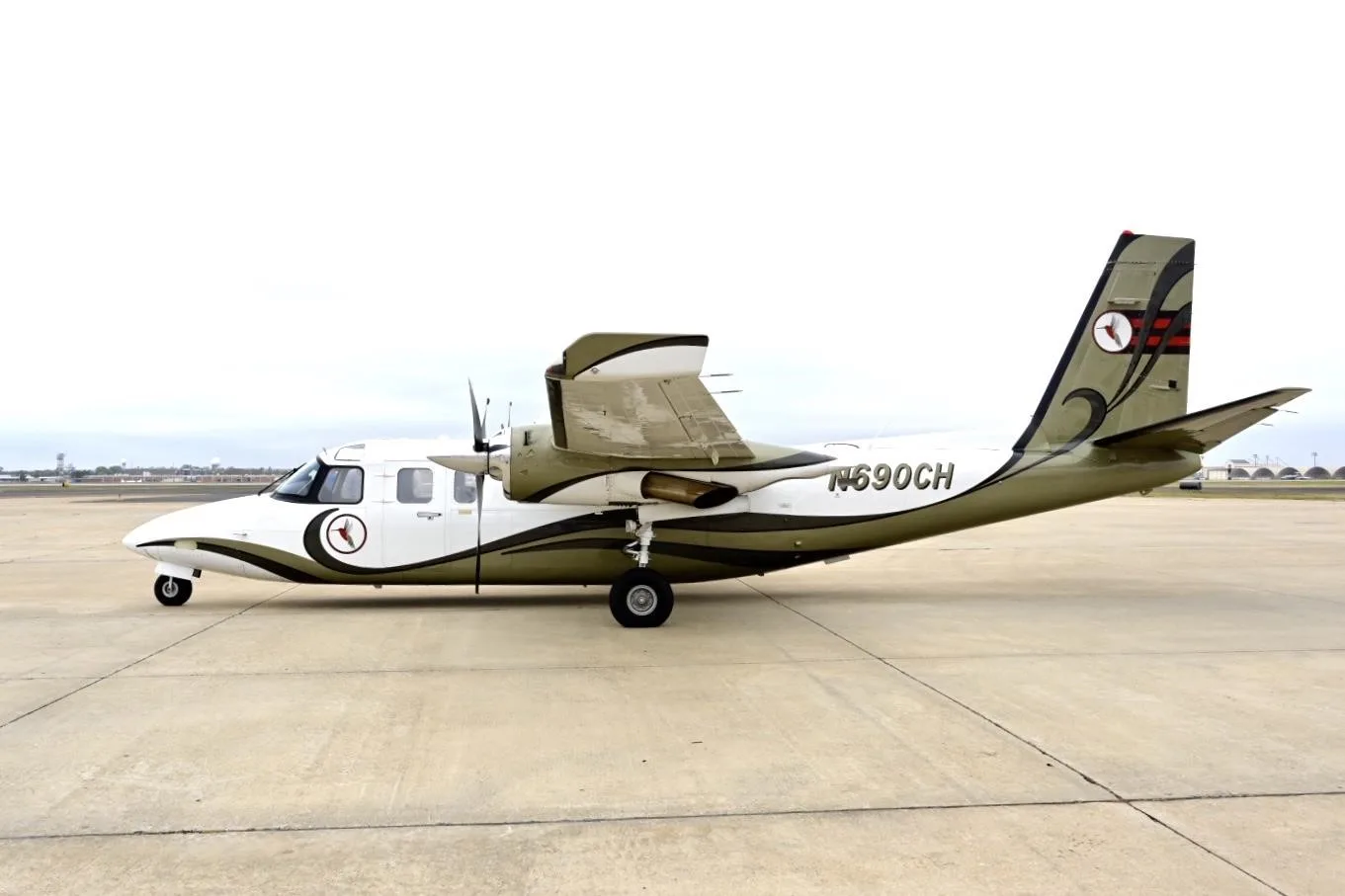 Exterior view of a 1979 COMMANDER 690B, N690CH.