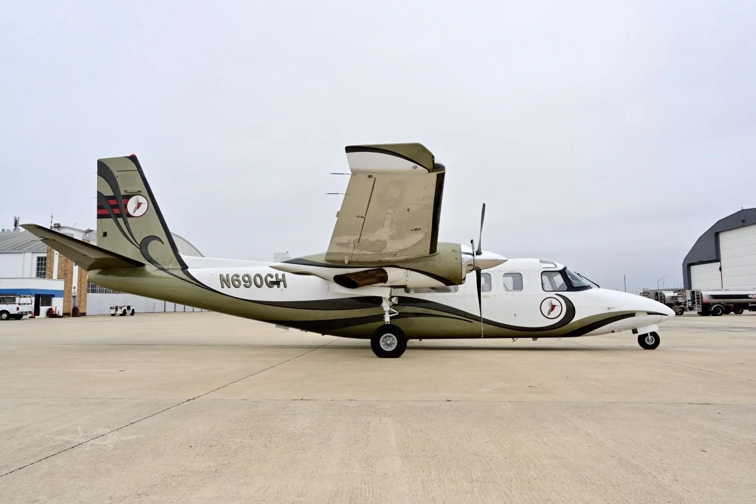 Exterior view of a 1979 COMMANDER 690B, N690CH.