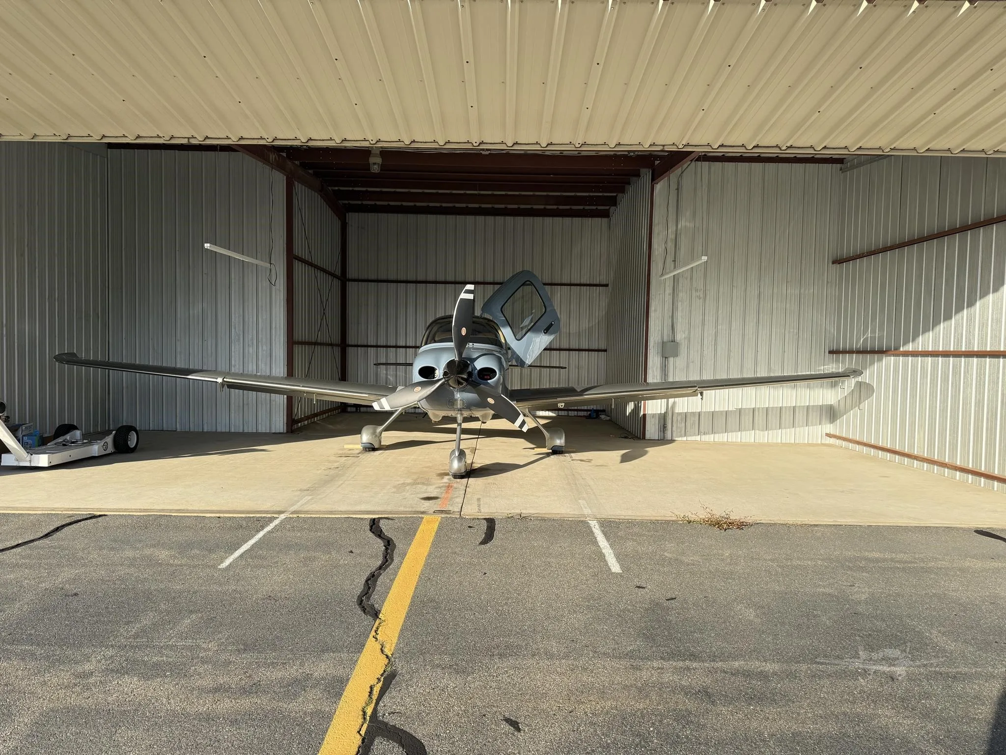Exterior view of a 2020 CIRRUS SR22-G6 TURBO, N706TD.