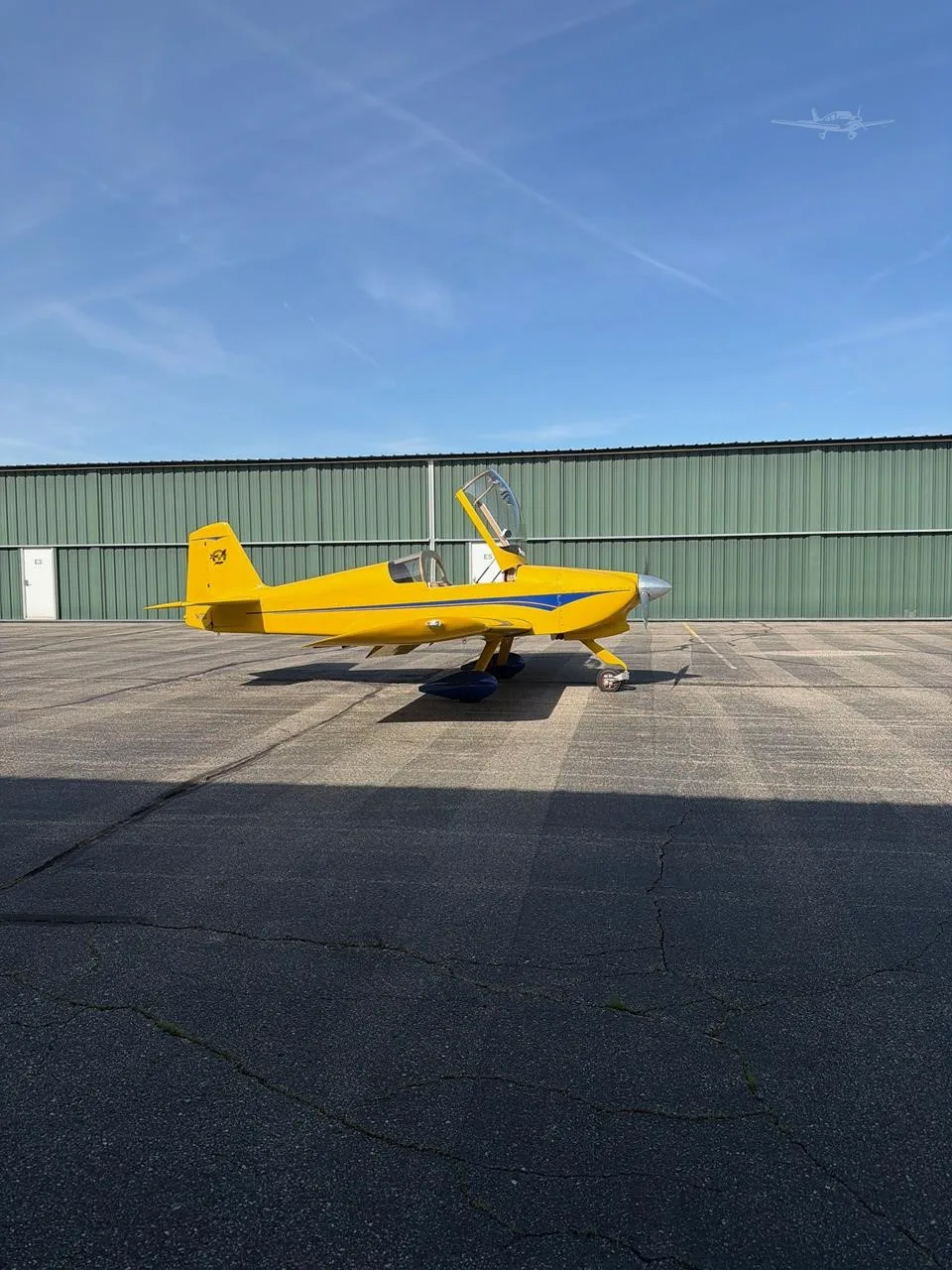 Exterior view of a 2002 VANS RV-6A, N17GE.