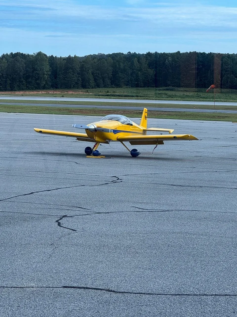 Exterior view of a 2002 VANS RV-6A, N17GE.