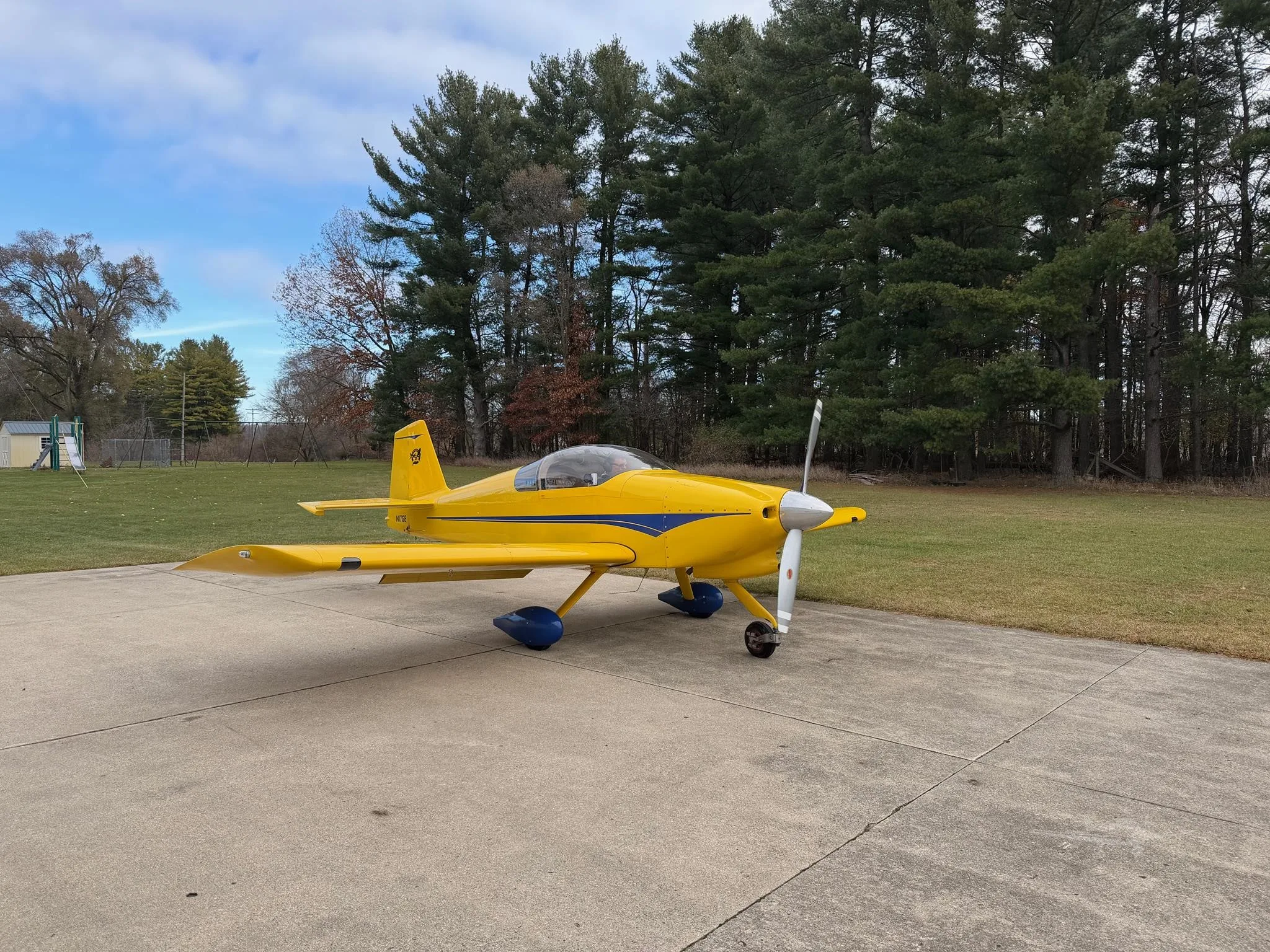 Exterior view of a 2002 VANS RV-6A, N17GE.