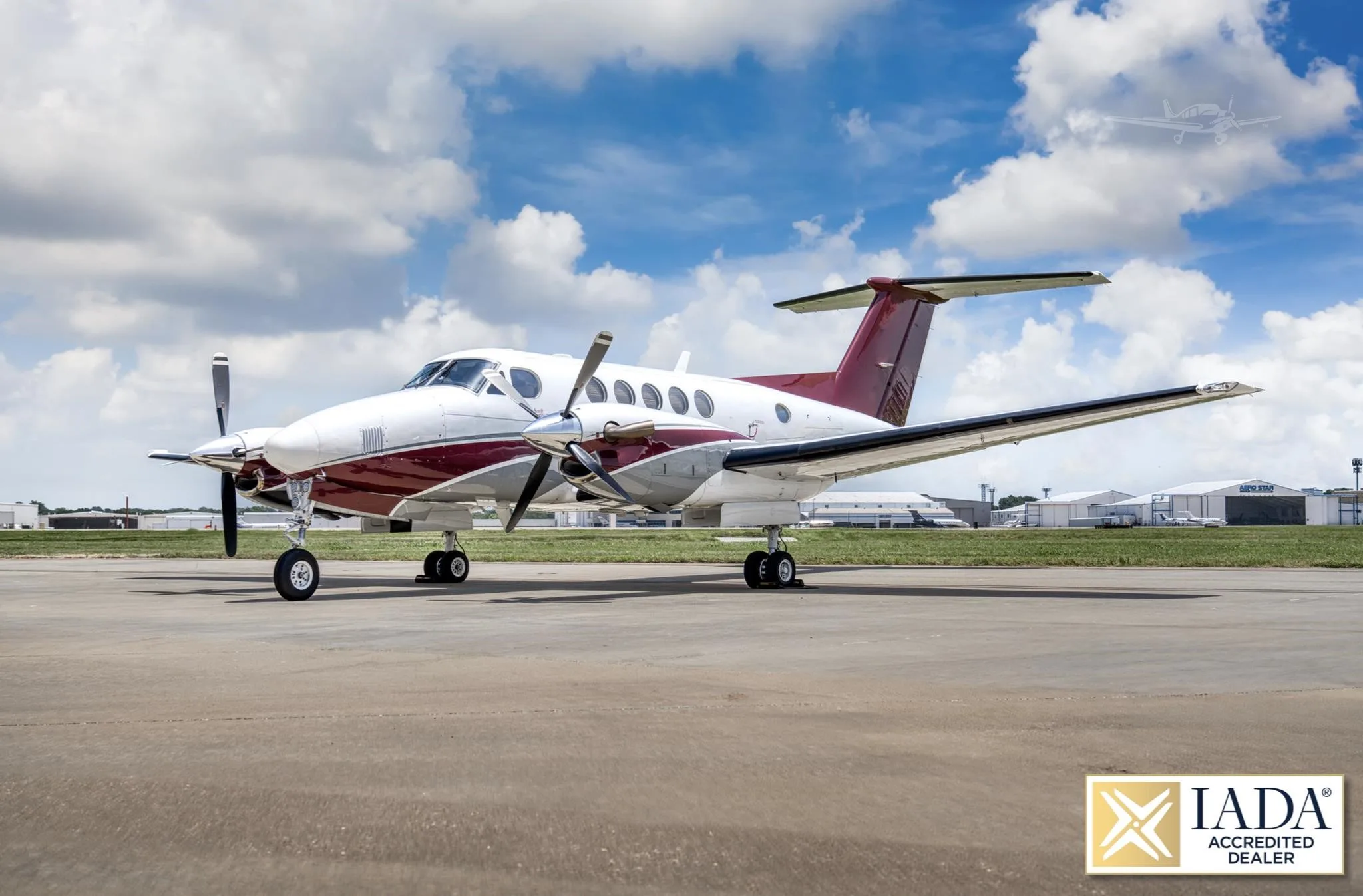 Exterior view of a 2000 BEECHCRAFT KING AIR B200, N96AM.