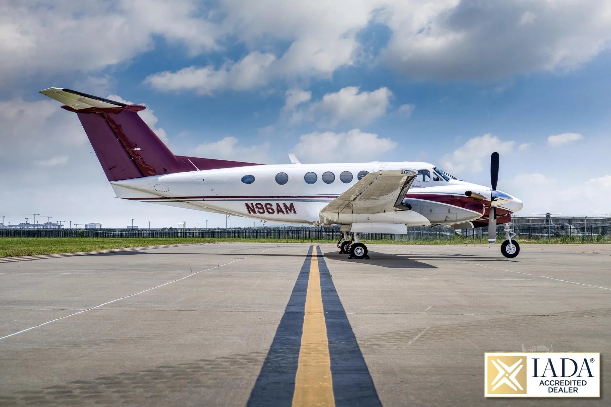 Exterior view of a 2000 BEECHCRAFT KING AIR B200, N96AM.