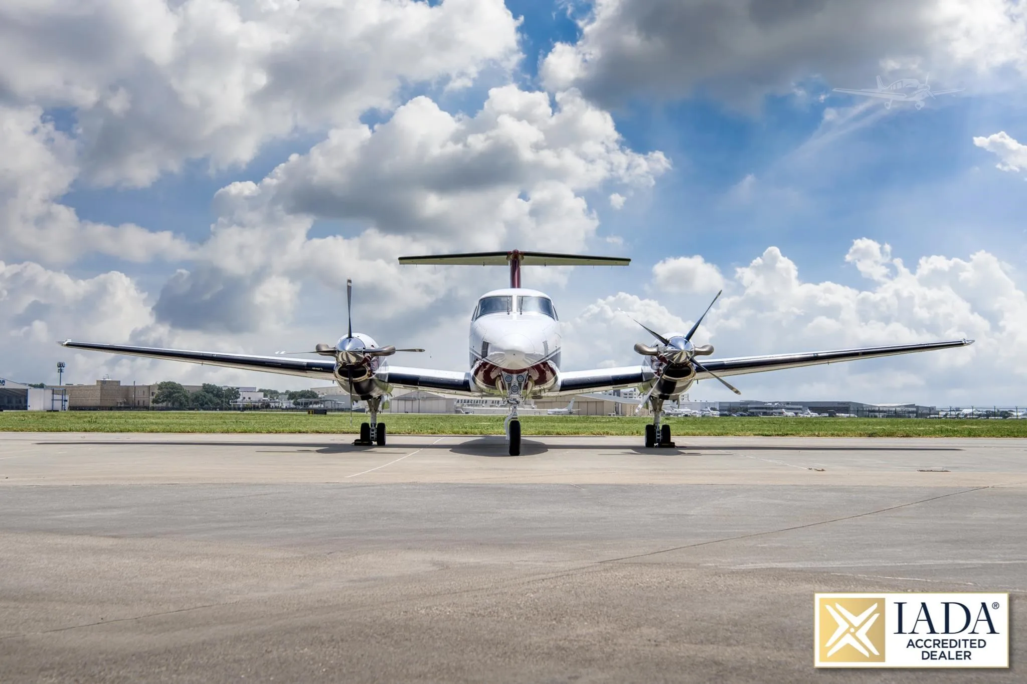 Exterior view of a 2000 BEECHCRAFT KING AIR B200, N96AM.