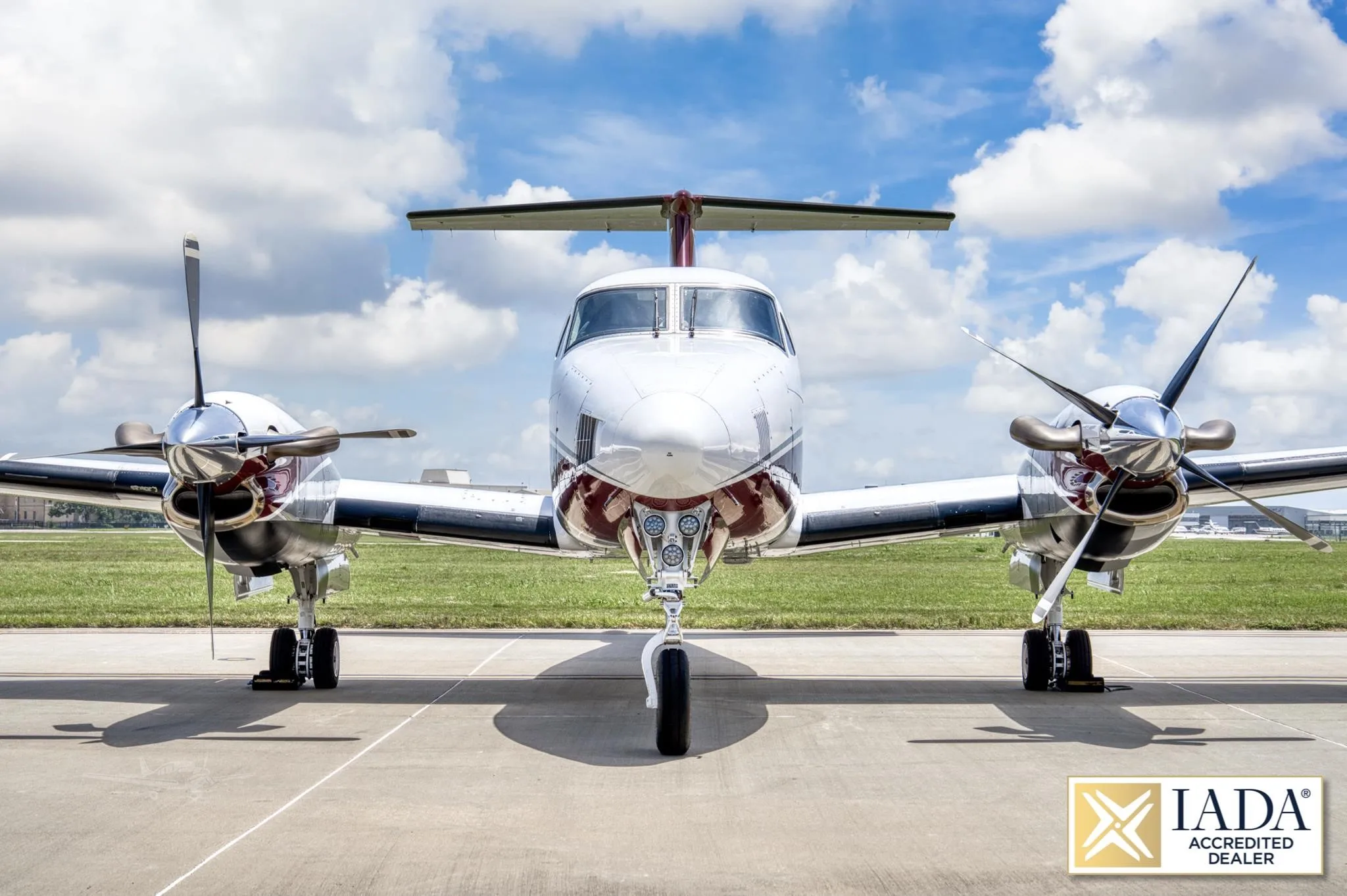 Exterior view of a 2000 BEECHCRAFT KING AIR B200, N96AM.