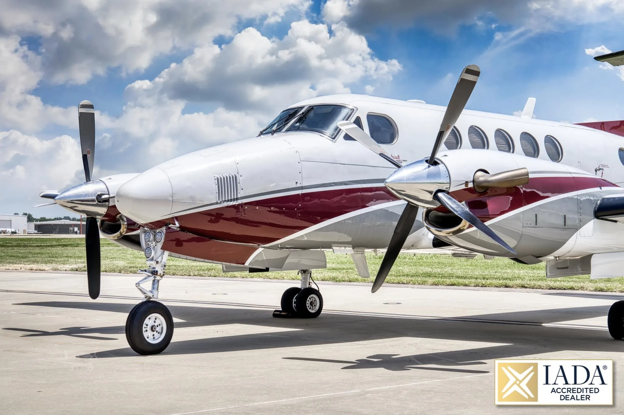 Exterior view of a 2000 BEECHCRAFT KING AIR B200, N96AM.