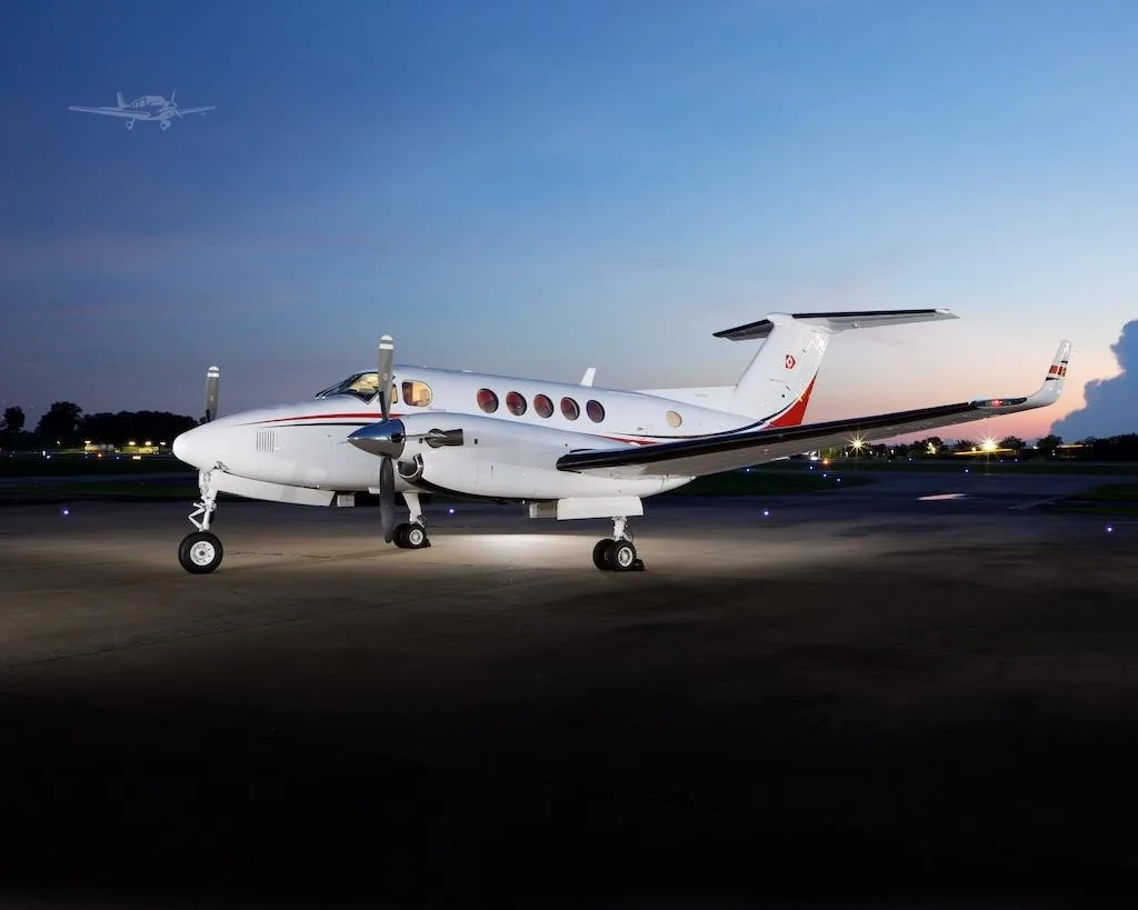 Exterior view of a 2008 BEECHCRAFT KING AIR B200GT, N987MH.